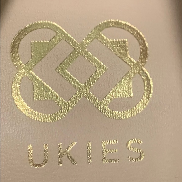 Ukies Size 6.5 High Heel Pumps - Picture 6 of 7